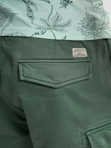 Petrol Industries - regular Pantalón cargo en verde