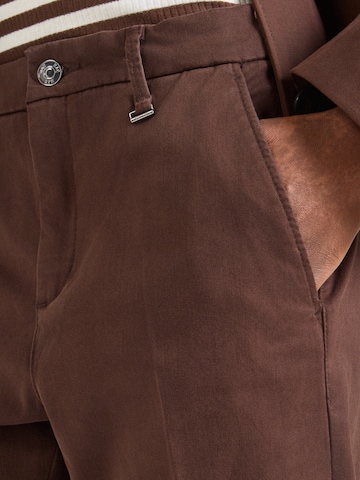 MAC Slimfit Hose in Braun