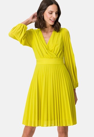 zero Kleid mit Wickeloptik in Grün: Vorderseite