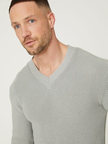 Pull-over 'Bilal' DAN FOX APPAREL en gris