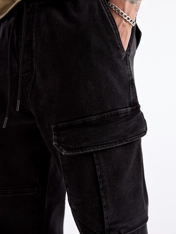 Pull&Bear Tapered Jeans in Schwarz