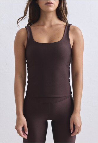 Aim'n Sports top in Brown