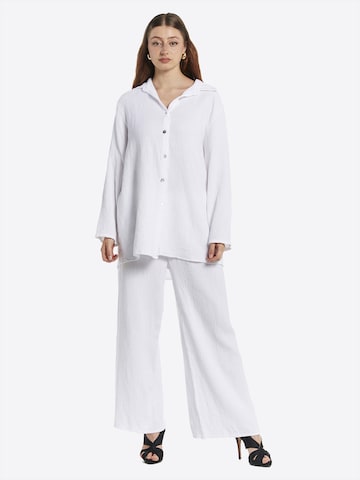 Elara Huispak in Wit: voorkant