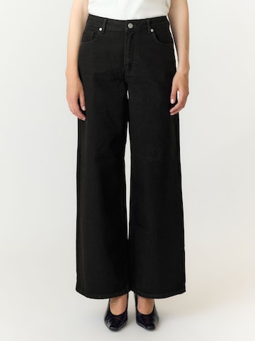YAS Wide leg Jeans 'YASBea' in Zwart: voorkant