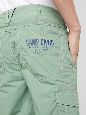 CAMP DAVID Regular Shorts in Grün