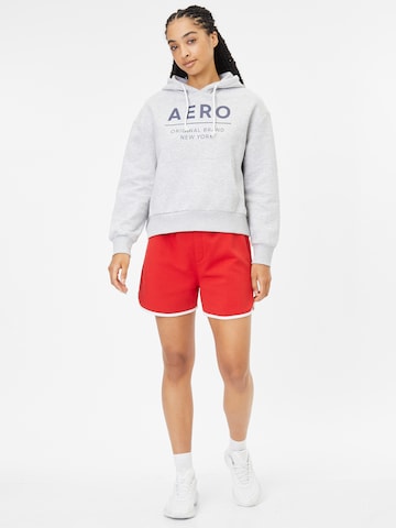 AÉROPOSTALE Sweatshirt i grå