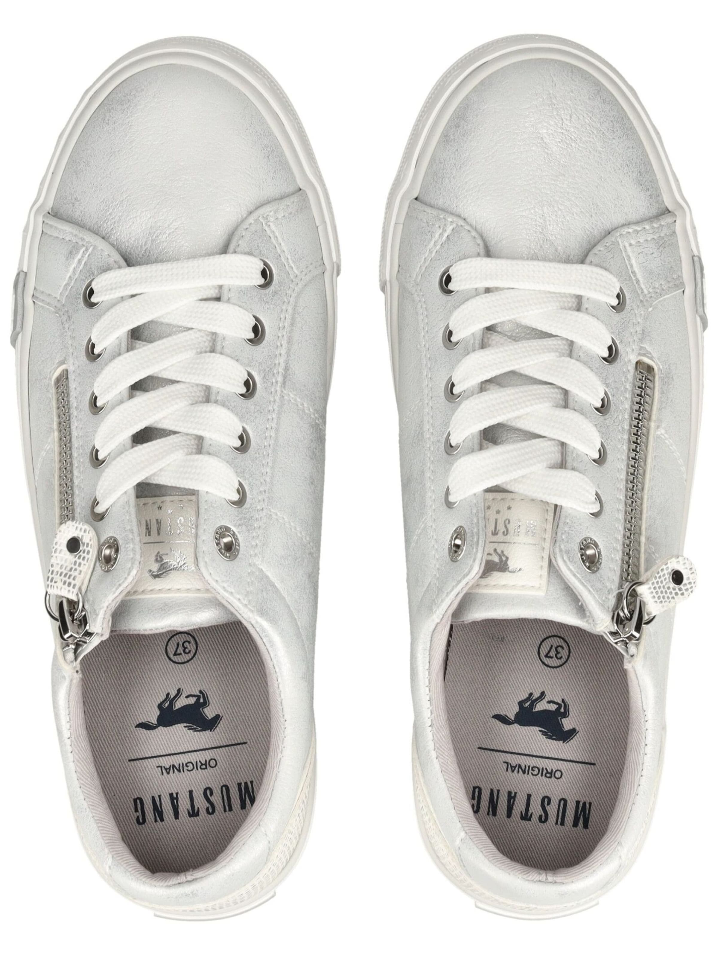 MUSTANG Sneakers laag in Zilver
