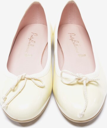PRETTY BALLERINAS Flats & Loafers in 37 in Yellow
