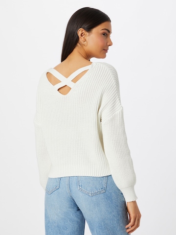 ABOUT YOU Sweater 'Liliana' in White