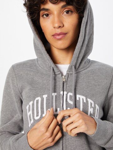 HOLLISTER Sweatjacke 'DTC SECONDARY TECH CORE FZ M4M 4CC' in Grau