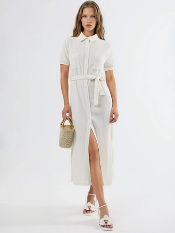 Busem Jurk in Wit: voorkant