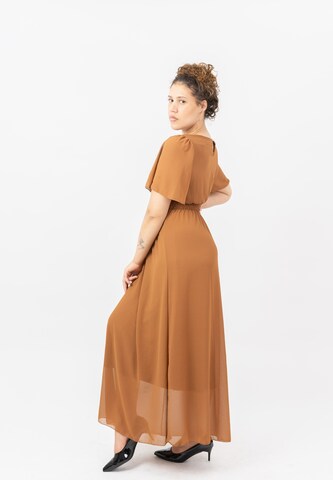 Abito di Elara in marrone