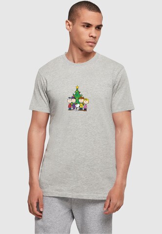 Merchcode Shirt 'Peanuts Christmas Tree' in Grijs: voorkant