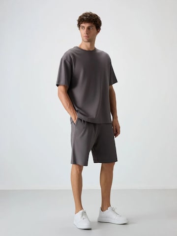 Pantalon Tommy Life en gris : devant