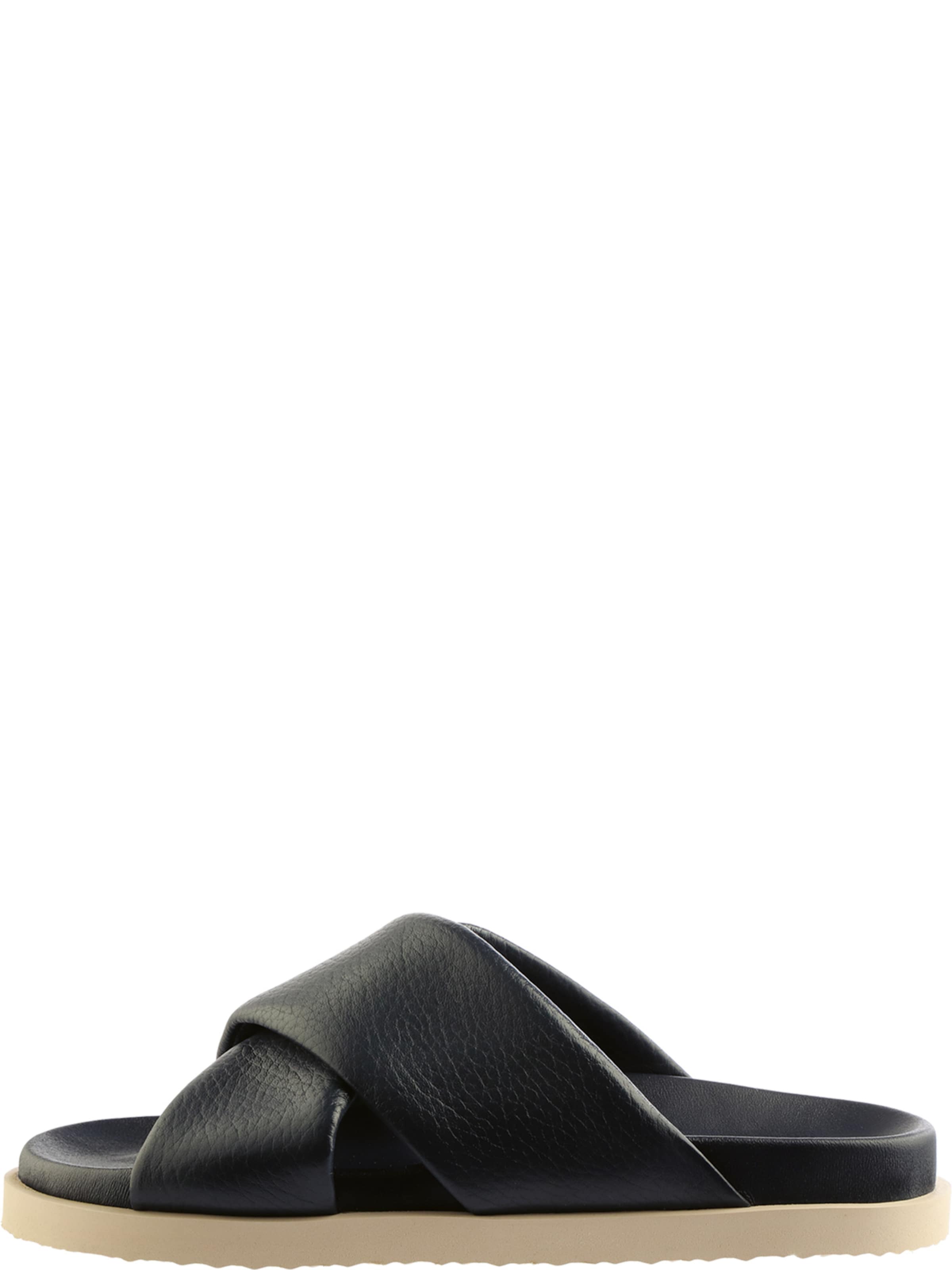 Högl Mule 'REBECCA' in Black, Item view