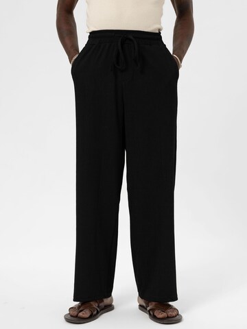 Loosefit Pantaloni 'Golden Alexander' di VAMOS CLO in nero