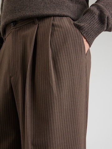 WEEKDAY Bő szár Élére vasalt nadrágok 'Nate' - barna