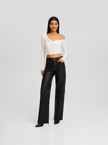 Regular Pantaloni de la Bershka pe negru