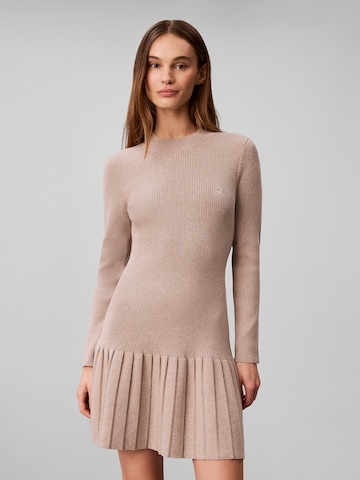 Calvin Klein Jeans Gebreide jurk in Beige: voorkant