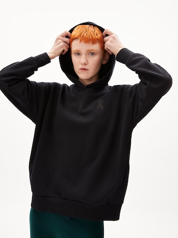 ARMEDANGELS Sweatshirt 'FRANCESCA' in Zwart: voorkant