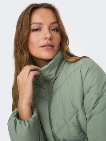 Veste mi-saison 'MAGGI' ONLY en vert