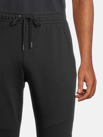 AÉROPOSTALE - Tapered Pantalón en negro