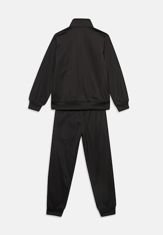 Trening de la PUMA pe negru