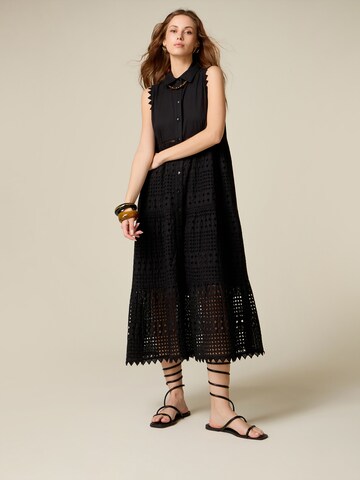 oltre - Vestido camisero en negro: frente