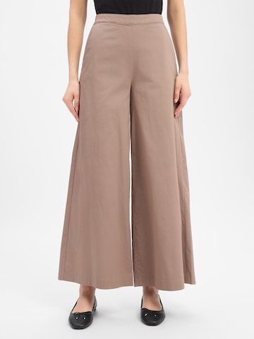 Marie Lund Wide leg Trousers in Brown: front