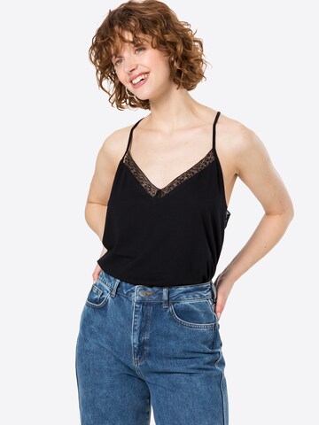 Top de la Superdry pe negru: față