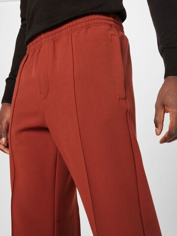 WEEKDAY Regular Pants 'Ken' in Brown