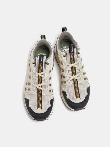 Pull&Bear Sneaker in Beige