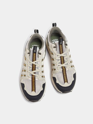 Sneaker bassa di Pull&Bear in beige