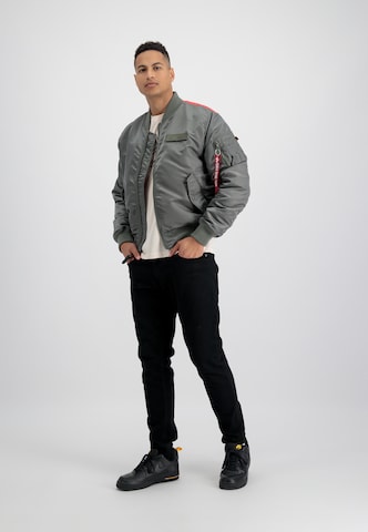 ALPHA INDUSTRIES Välikausitakki 'Fighter Squadron' värissä harmaa