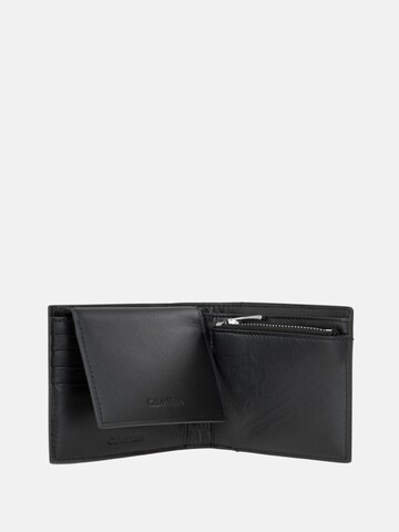 Portamonete 'RAISED EW BILLFOLD W/CARD+C' di Calvin Klein in nero