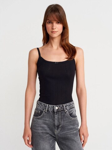 Dilvin Top in Black: front