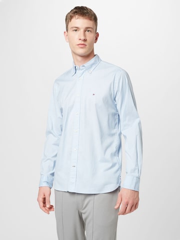 Coupe regular Chemise TOMMY HILFIGER en bleu : devant