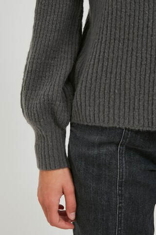 b.young - Pullover em cinzento