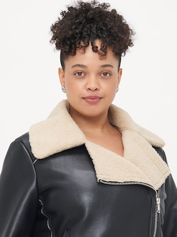 Veste mi-saison 'CARDora' ONLY Carmakoma en noir