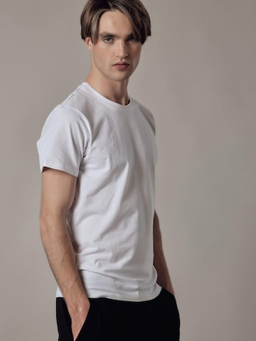 Maglietta 'T-Shirt Girocollo Elasticizzata' di OWN Off With Nature in bianco