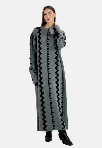 Elara Kleid in Grau: Vorderseite