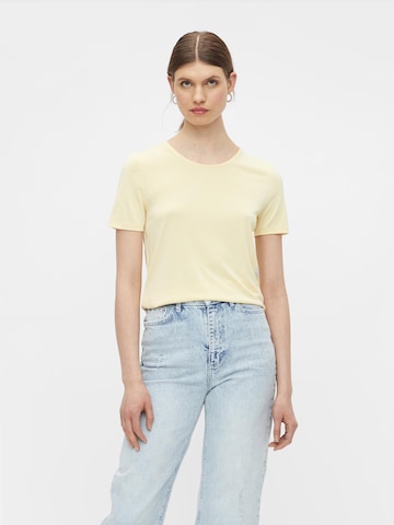 PIECES - Camiseta 'Kamala' en amarillo: frente