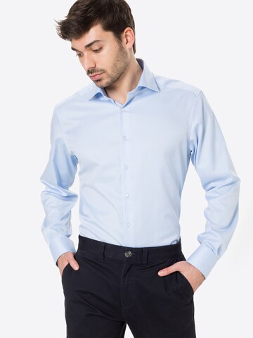 Coupe regular Chemise business ETERNA en bleu : devant