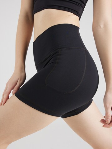 UNDER ARMOUR Skinny Sportbyxa 'Meridian Middy' i svart