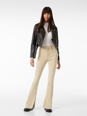 Bershka Flared Broek in Beige