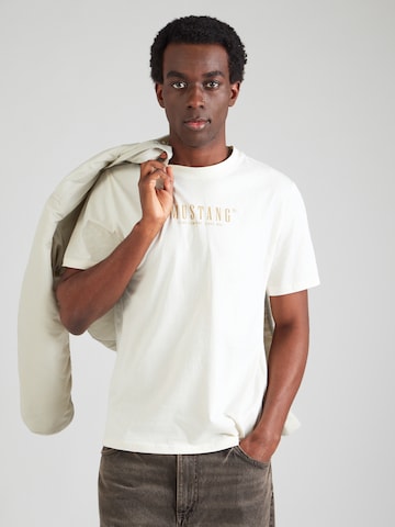 MUSTANG Póló 'Style Austin' - fehér: elől