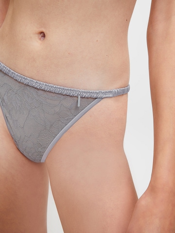 Calvin Klein Underwear Regular String 'Brazilian' in Grijs