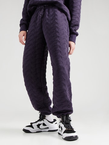 Effilé Pantalon 'Phoenix Fleece' Nike Sportswear en violet : devant
