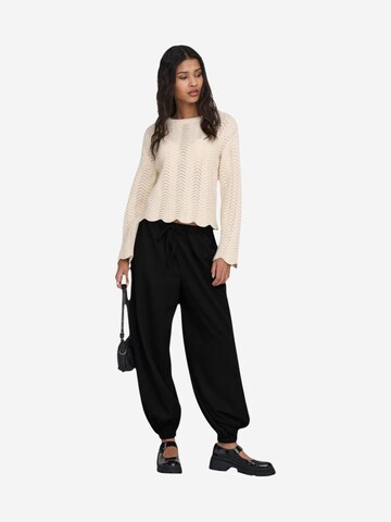 Wide leg Pantaloni 'JDYPALOMA MW LOOSE PANT WVN NOOS 15377891' di JDY in nero