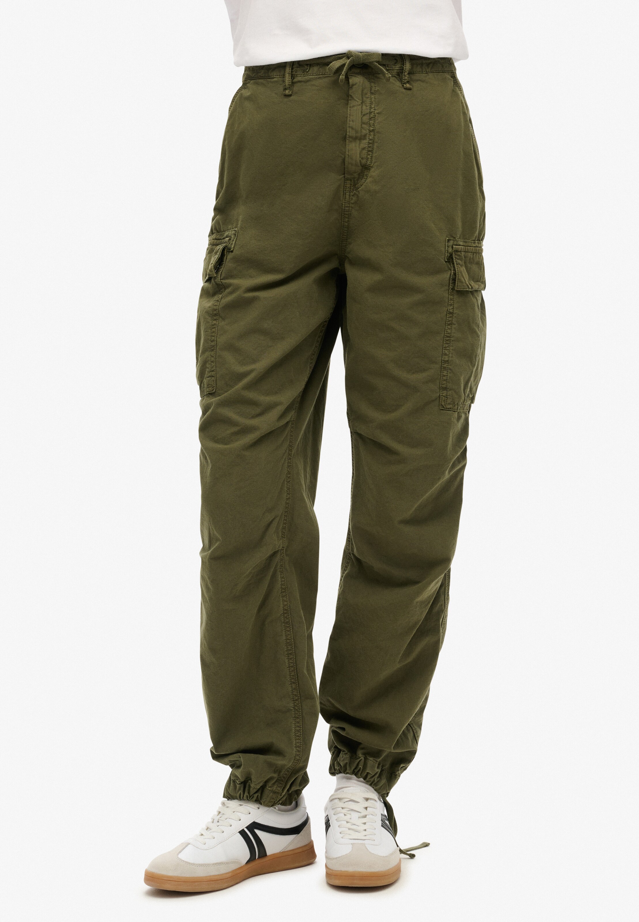 Superdry Loosefit Hose in Grün: Vorderseite